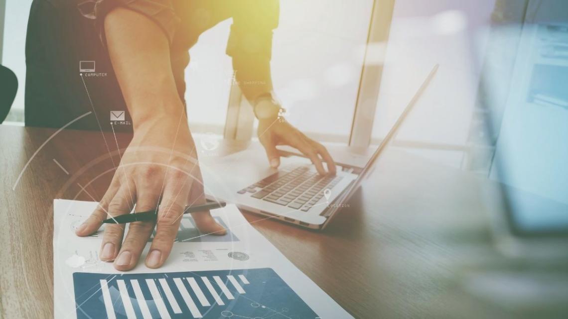 Teilnehmer arbeiten an realen Content-Projekten